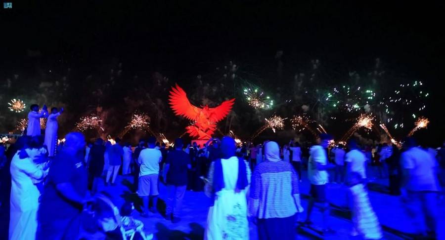 الصقر الذهبي في جدة آرت بروميناد.. تنوع ثقافي وجمال بصري