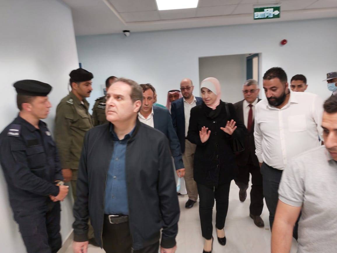 وزير الصحة  يتفقد الخدمات الصحية في مستشفى الرويشد الحكومي