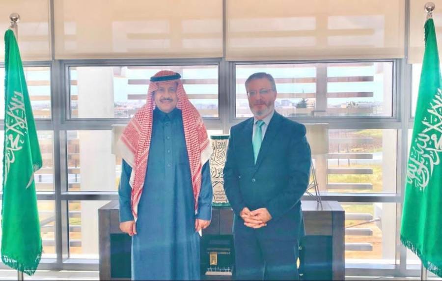 السفير السعودي لدى الأردن يستقبل في مكتبه مدير عام وكالة الانباء الأردنية بترا فايق حجازين