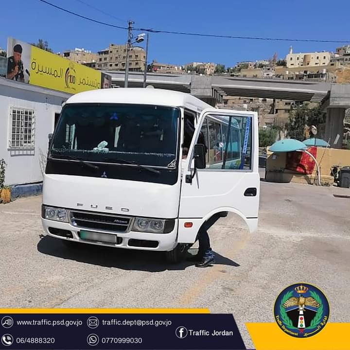 ضبط باص عمومي قام بتحميل (٣١) راكباً اضافياً عن الحد المقرر