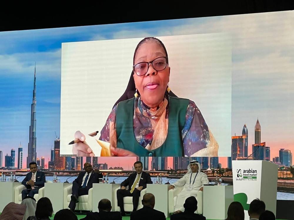 وزير السياحة والاثار يشارك في معرض السفر العربي في دبي