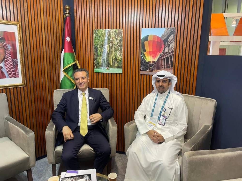 وزير السياحة والاثار يشارك في معرض السفر العربي في دبي