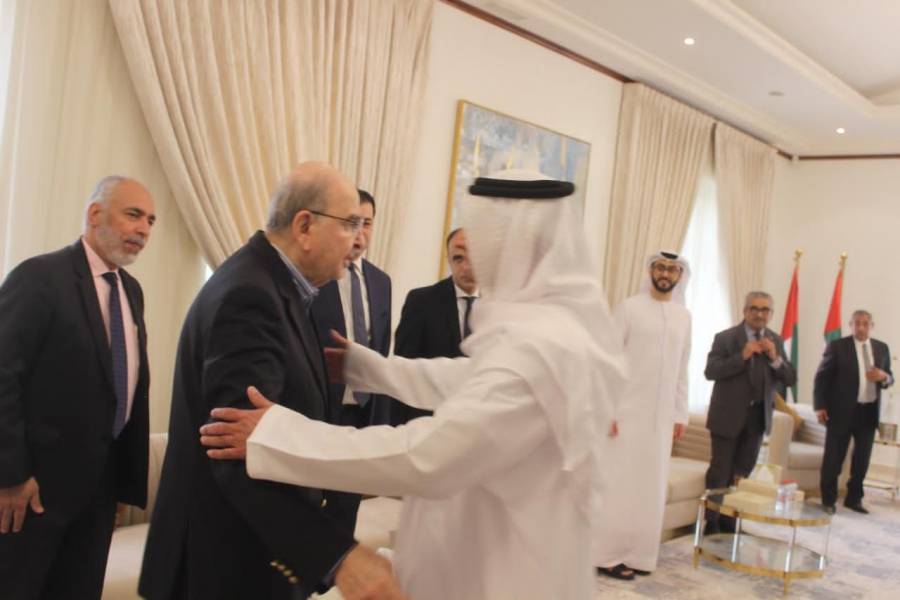 السفارة الإماراتية تستقبل المعزين لليوم الثاني بوفاة الشيخ خليفة بن زايد _ صور