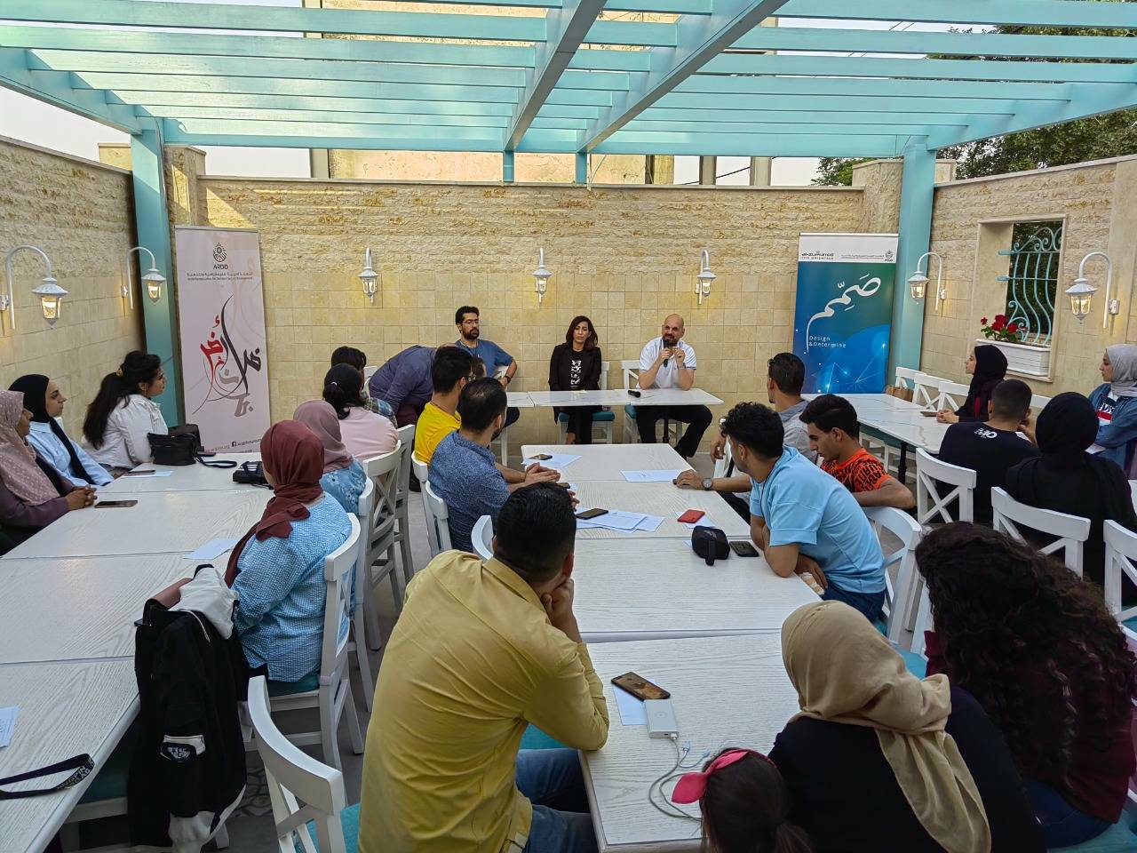 شباب النهضة يبحثون كيفية تسخير الريادة والإبداع لإيصال أصواتهم