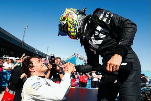 نيك دي فريس يفوز بسباق الثاني لجائزة شل ريتشارج برلين إي بري