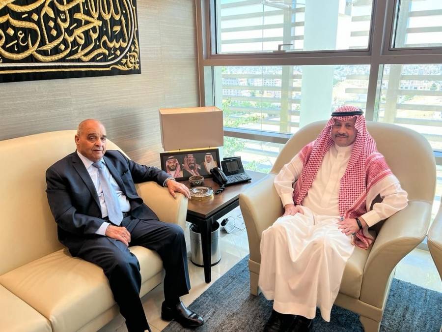 السفير السعودي لدى الأردن يستقبل في مكتبه العين جمال الخريشا
