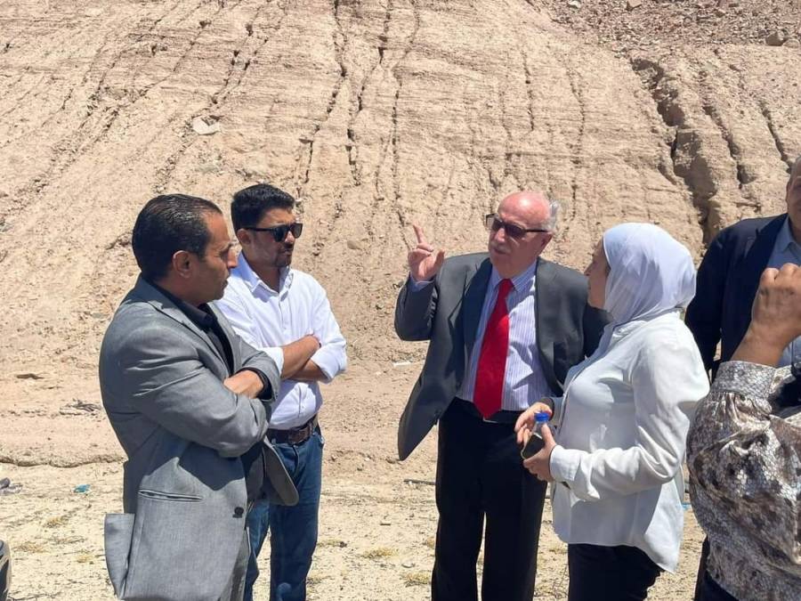 الكسبي يتفقد مشاريع تعمل عليها وزارة الأشغال في العقبة