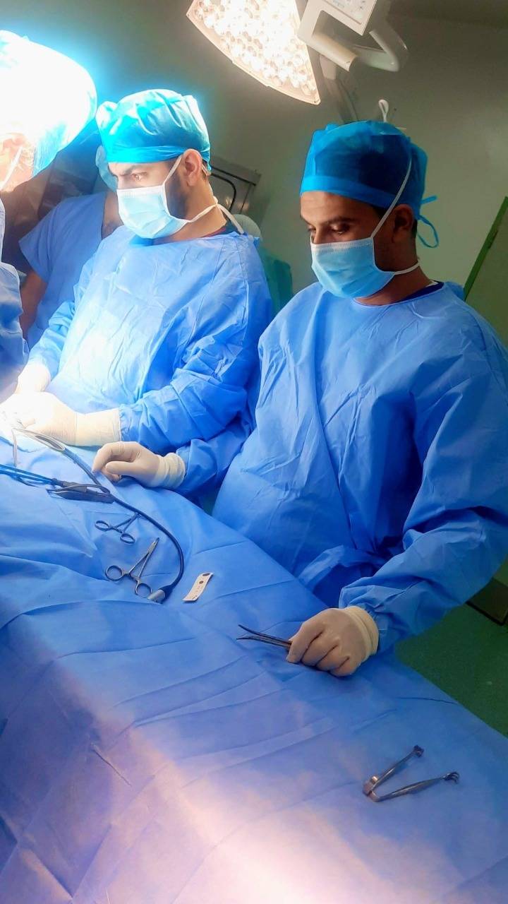 مستشفى الزرقاء الحكومي ولأول مرة يجري عملية جراحية معقدة ونادره لطفل عمره اسبوعين بنجاح ... صور  .