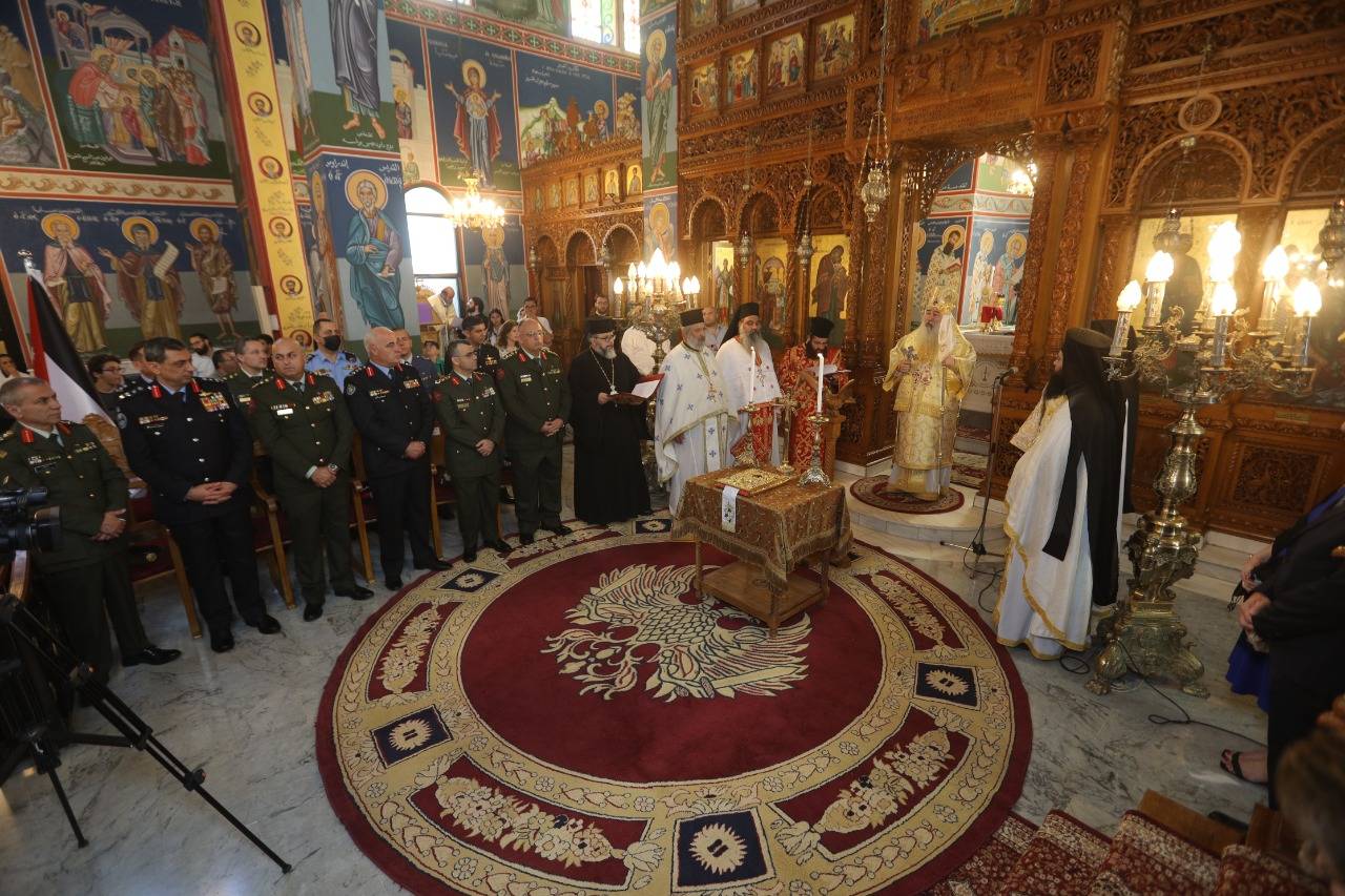 إحتفالُ الكنيسةِ الأرثوذكسيَّةِ بعيدِ الإستقلالِ وحضورٌ عسكريٌّ مَهيب  