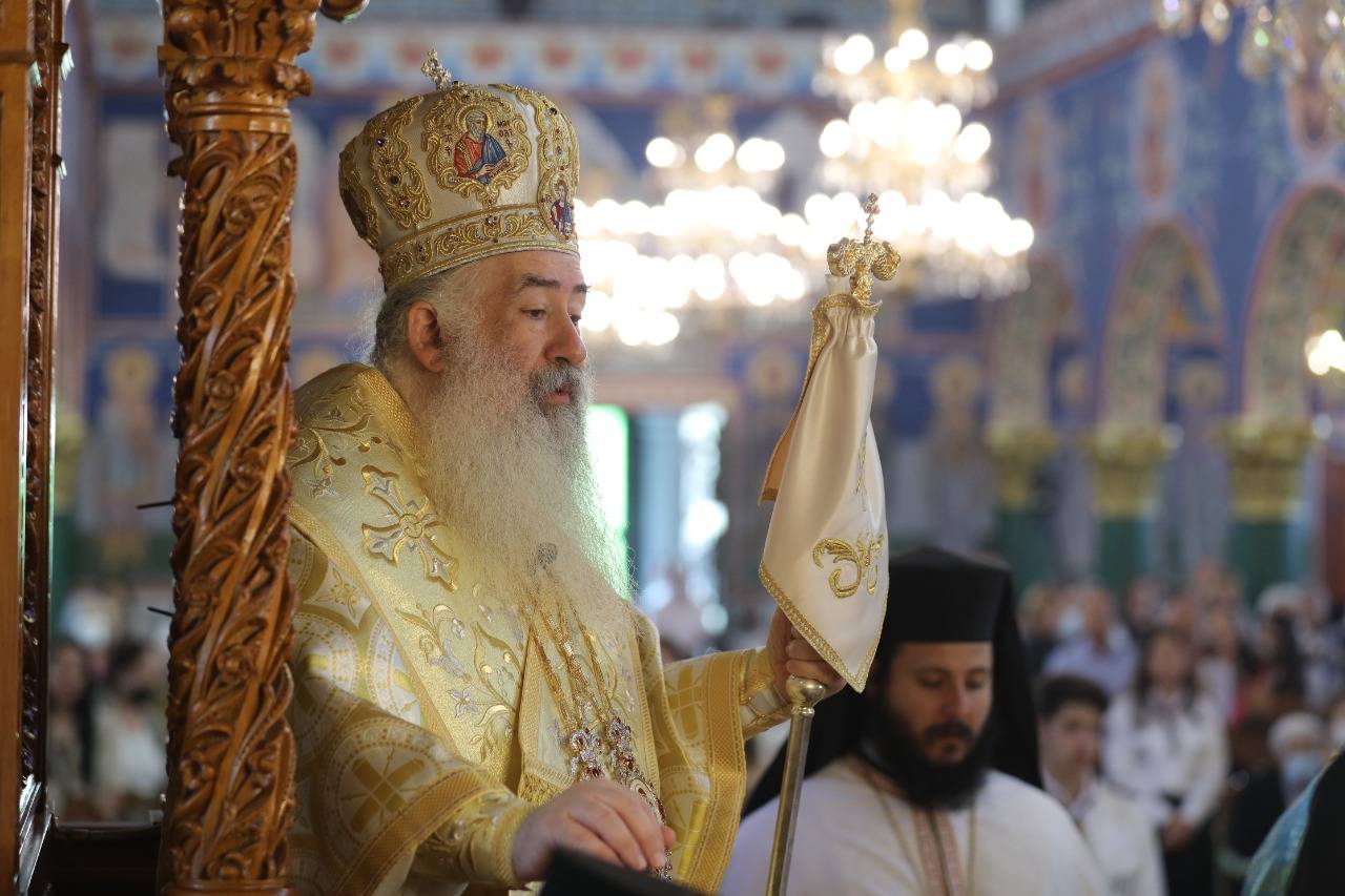 إحتفالُ الكنيسةِ الأرثوذكسيَّةِ بعيدِ الإستقلالِ وحضورٌ عسكريٌّ مَهيب  