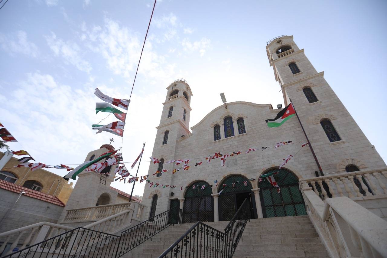 إحتفالُ الكنيسةِ الأرثوذكسيَّةِ بعيدِ الإستقلالِ وحضورٌ عسكريٌّ مَهيب  