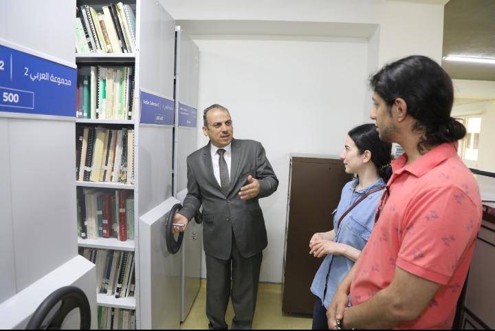 اهداء إنجازات العالم عواد لمكتبة البحوث الزراعية  صور
