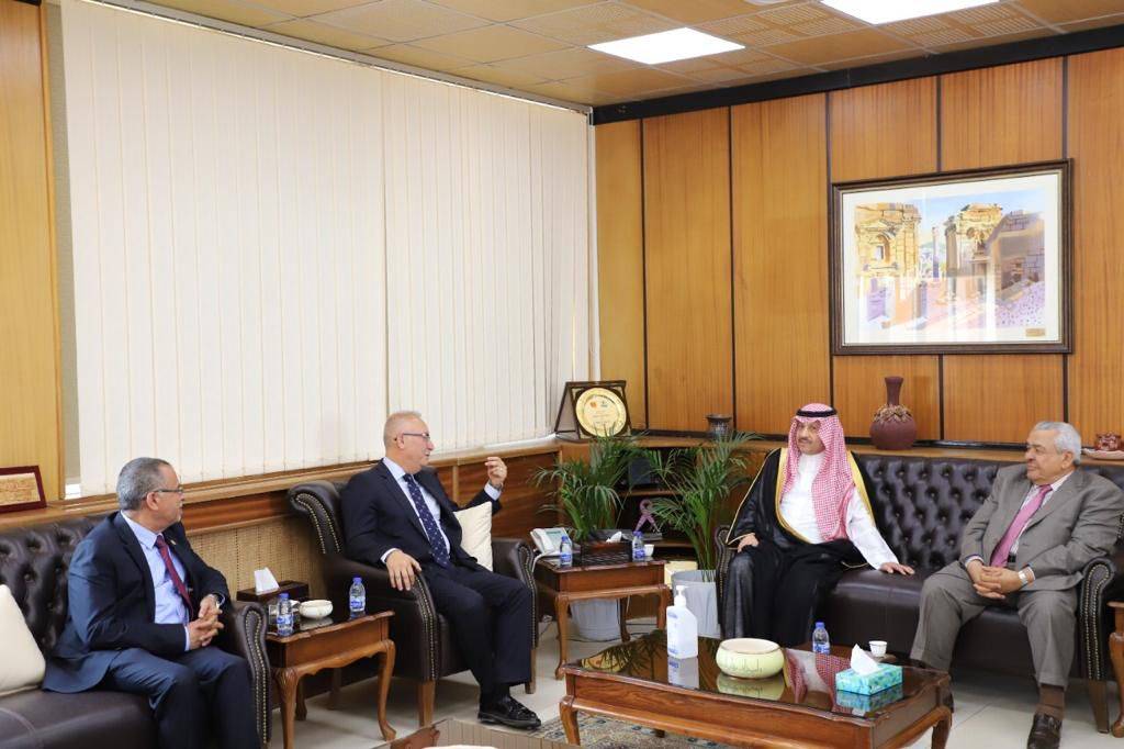 السفير السعودي السديري يلقي محاضرة  عنوانها  العلاقات السعودية الأردنية تاريخية واستراتيجية.