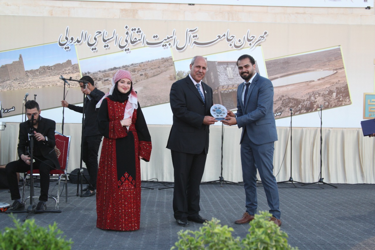 اختتام فعاليات مهرجان جامعة آل البيت السياحي الثقافي الدولي بفعاليات متنوعة وتكريم لعدد من الجهات المتعاونة 
