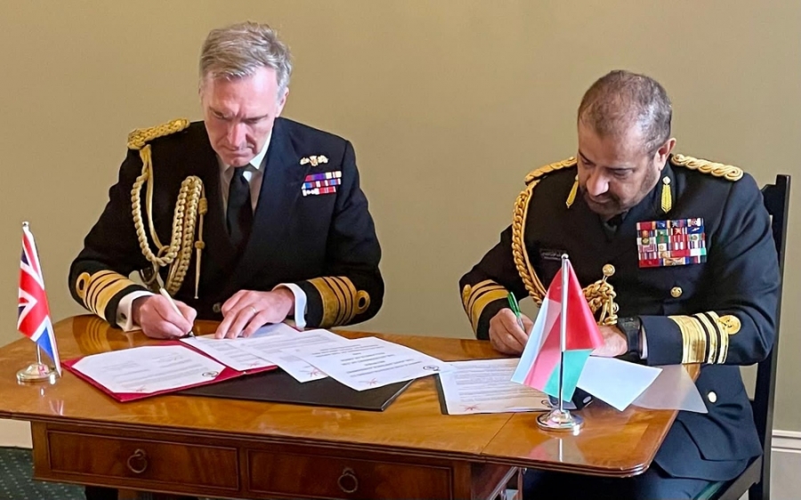 سلطنة عُمان والمملكة المتحدة توقعان على اتفاقية الدفاع المشترك بينهما