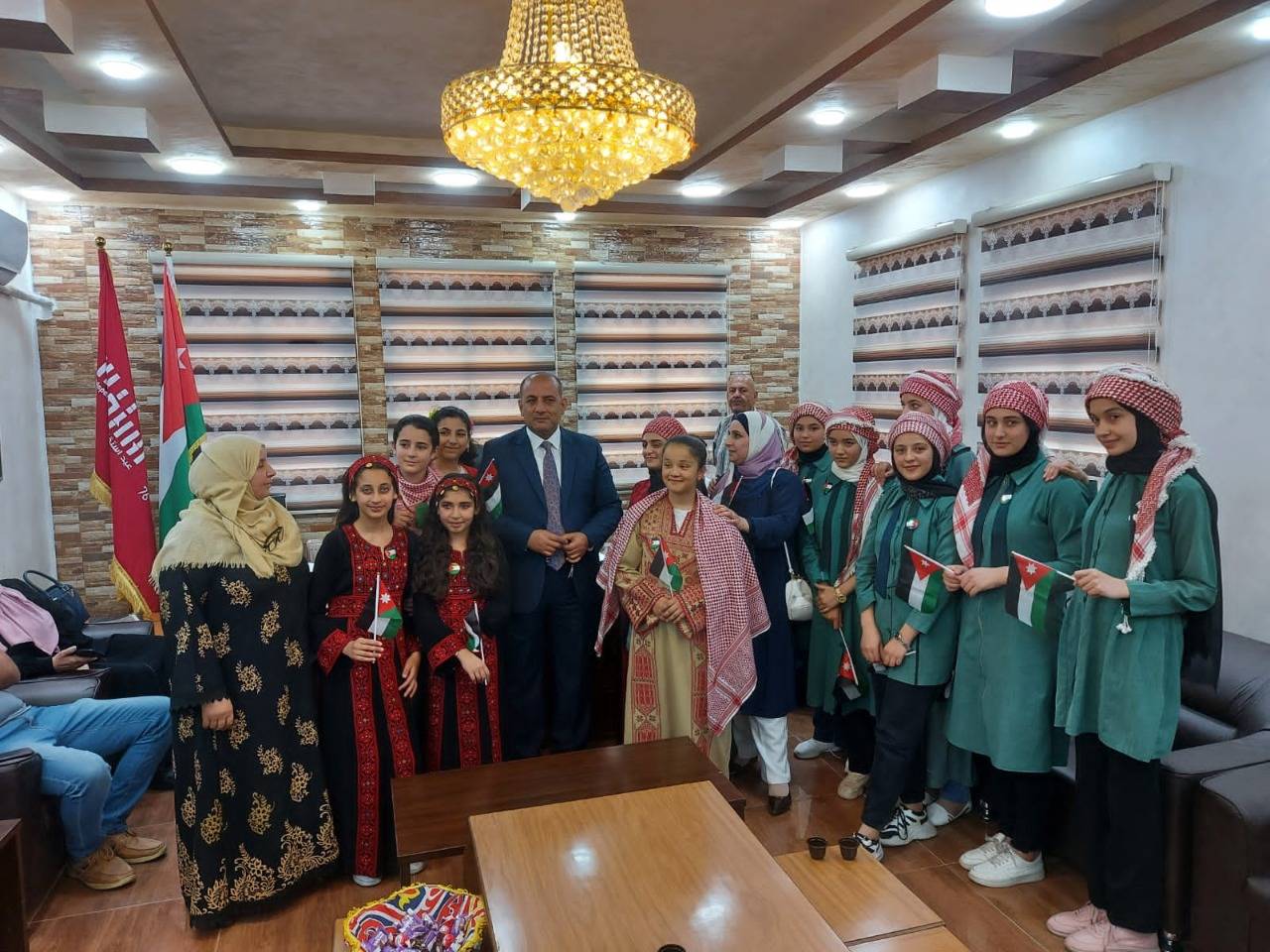 قطاع الإدارة المحلية يتصدر مشهد الاحتفالات بعيد استقلال المملكة الـ (76) صور