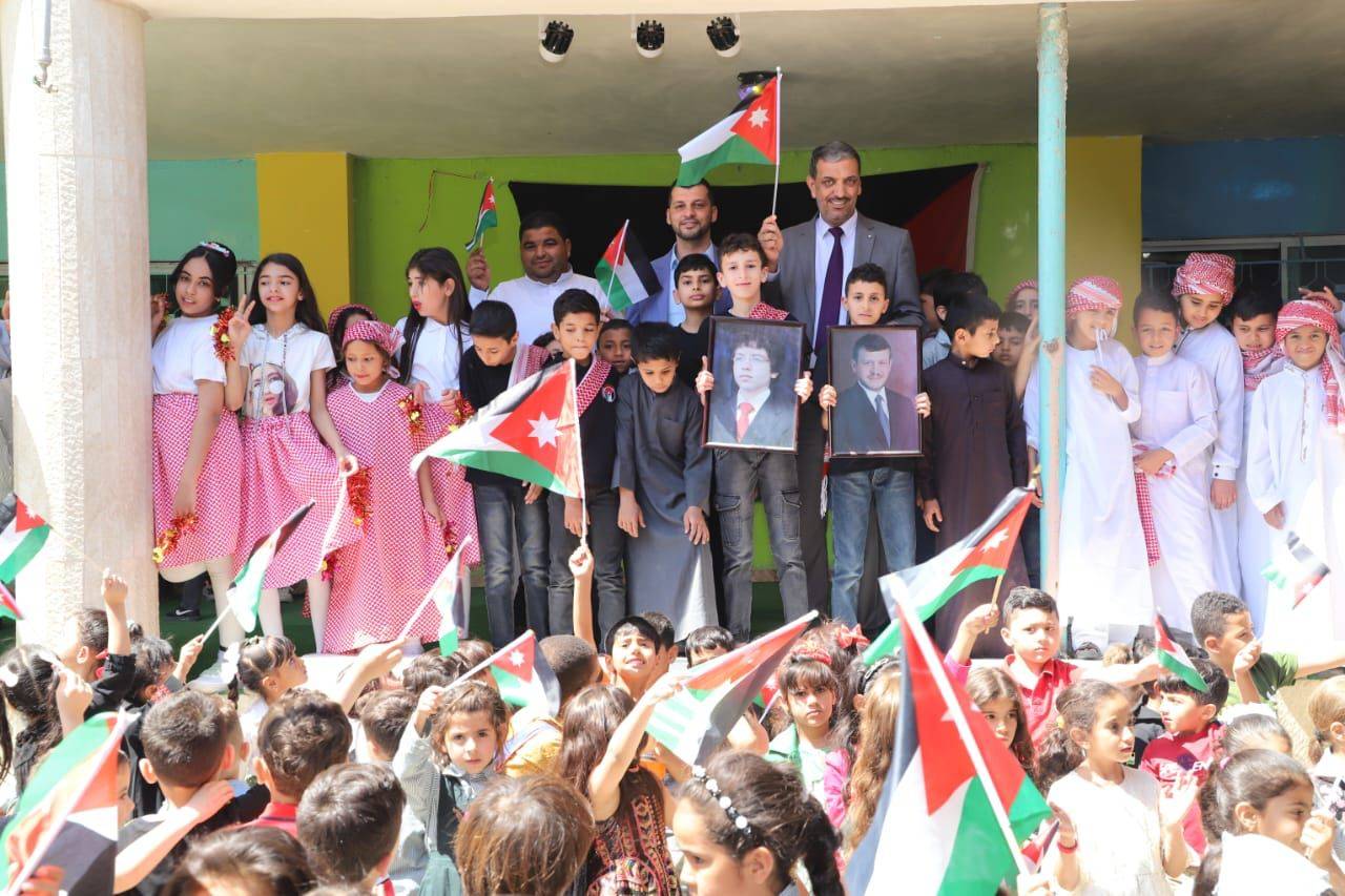 قطاع الإدارة المحلية يتصدر مشهد الاحتفالات بعيد استقلال المملكة الـ (76) صور