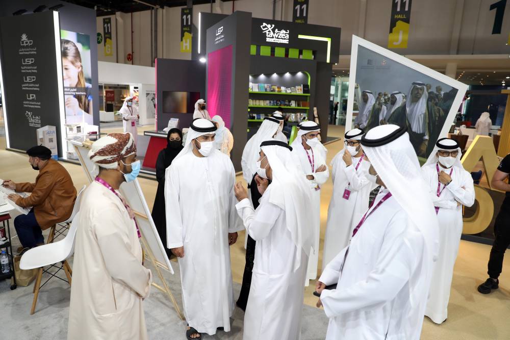 فارس خلف المزروعي يزور معرض أبوظبي الدولي للكتاب بدورته 31