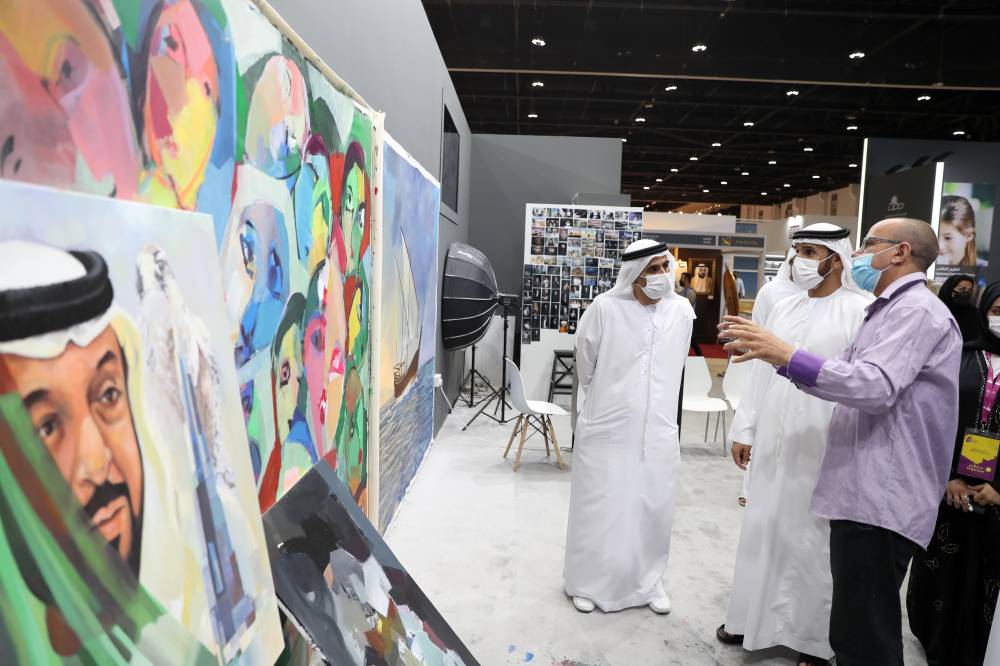 فارس خلف المزروعي يزور معرض أبوظبي الدولي للكتاب بدورته 31