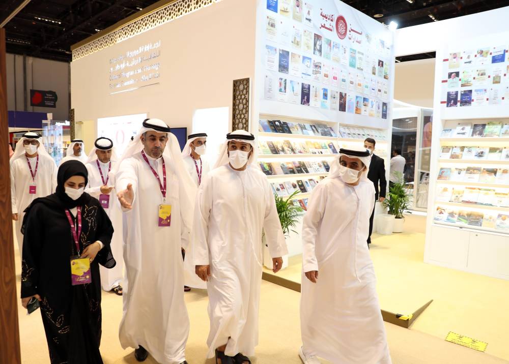 فارس خلف المزروعي يزور معرض أبوظبي الدولي للكتاب بدورته 31