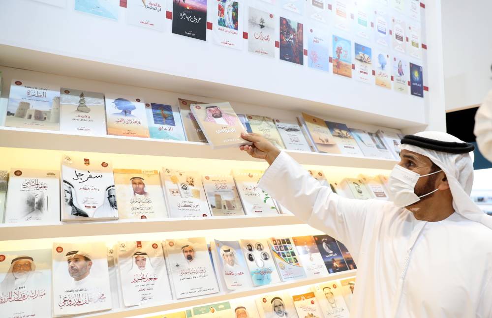 فارس خلف المزروعي يزور معرض أبوظبي الدولي للكتاب بدورته 31