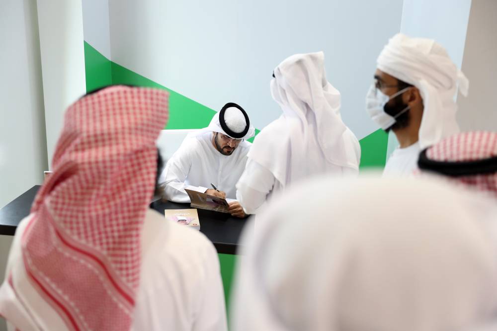 فارس خلف المزروعي يزور معرض أبوظبي الدولي للكتاب بدورته 31