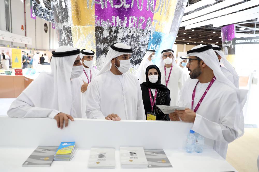 فارس خلف المزروعي يزور معرض أبوظبي الدولي للكتاب بدورته 31