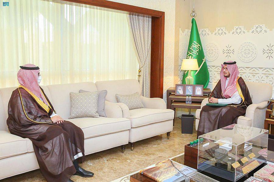 نائب أمير الشرقية يستقبل مدير فرع الهيئة العامة لعقارات الدولة بالمنطقة