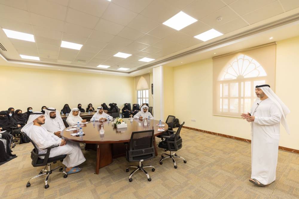الشارقة للكتاب تعزز مهارات موظفي المنطقة الشرقية بمعايير الرشاقة المؤسسية