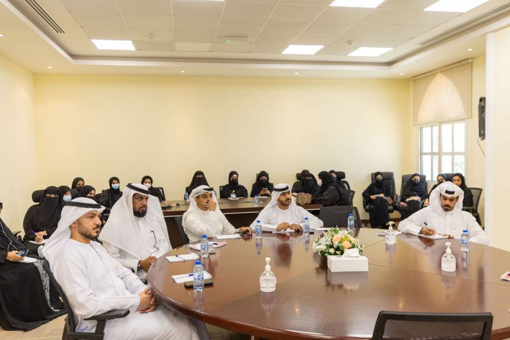 الشارقة للكتاب تعزز مهارات موظفي المنطقة الشرقية بمعايير الرشاقة المؤسسية