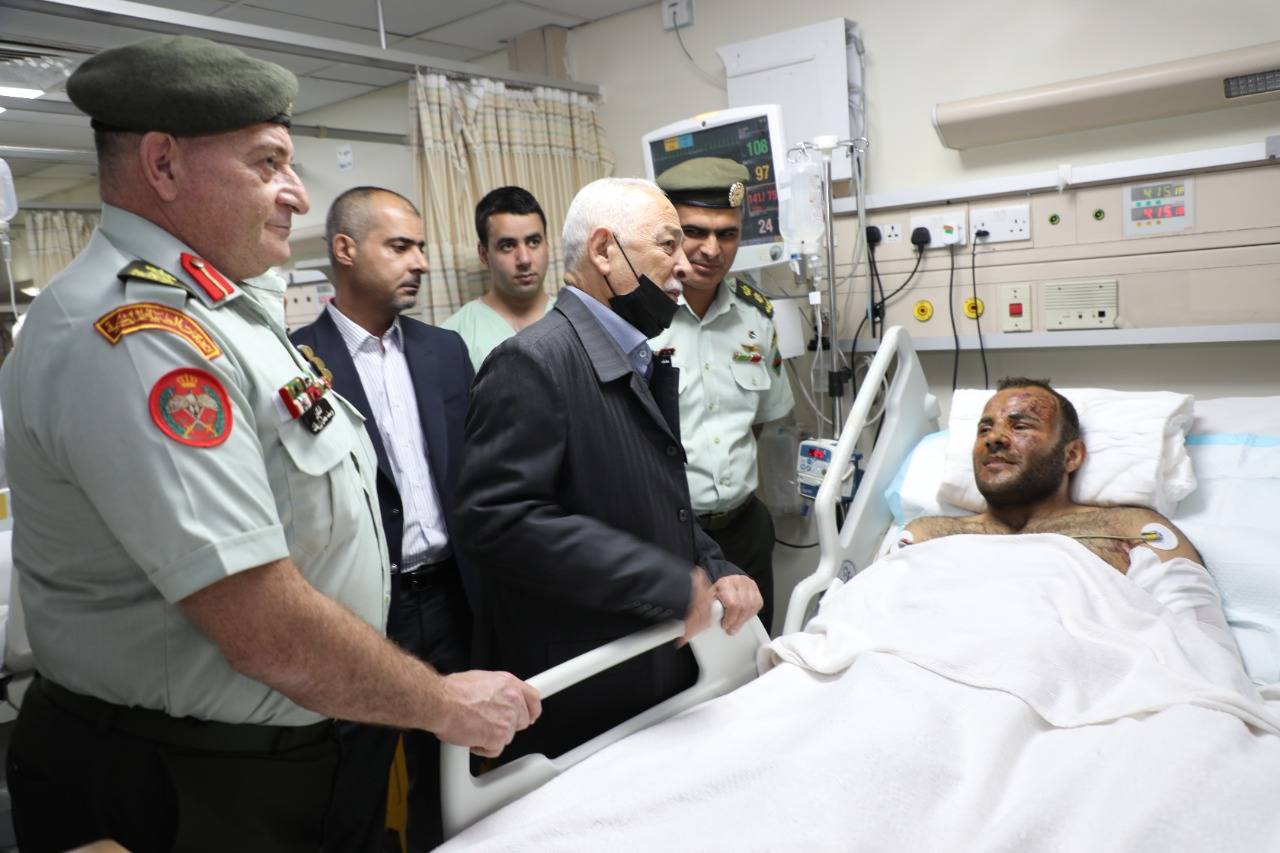 بتوجيهات من الملك، العيسوي يطمئن على مصابي واجب مالي.