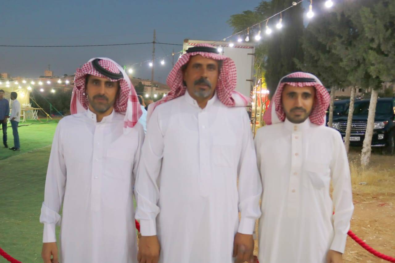 مأدبة عشاء بمناسبة مرور عام على وفاة الشيخ  عبدالعزيز هايل ابوجنيب    صور