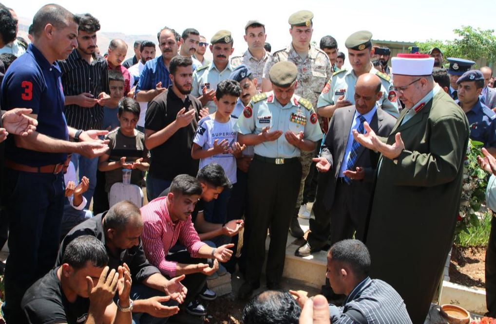 القوات المسلحة تشيع جثمان الشهيد الرائد الطيار بلال مشهور الشوفيين