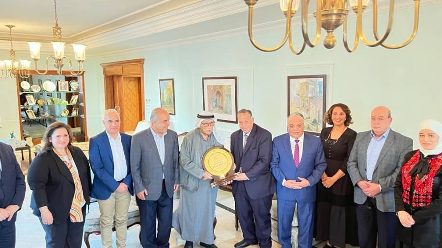 المجالي يكرم جماعة عمان لحوارات المستقبل