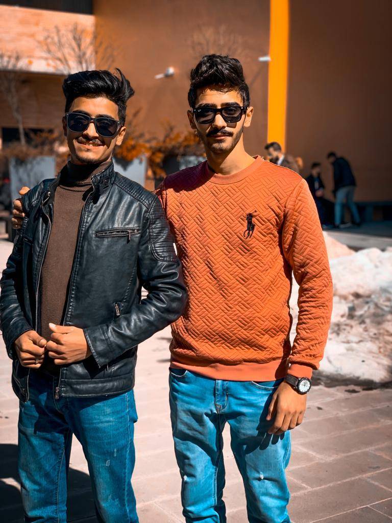 زيد السواريه يهنئ طراد الحديد بمناسبة التخرج