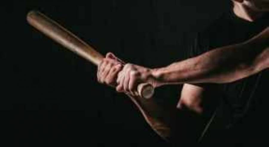 مواطن يعتدي على معلم في المفرق