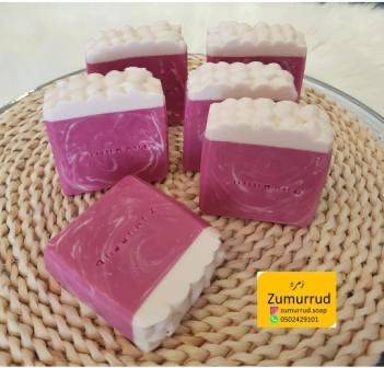 الملهمة علا عرفات استلهمت من الطبيعة مكونات طبيعية  لتصُّنُع مواد تجميل غير ضارة بالبشرة تحضرها منزليا