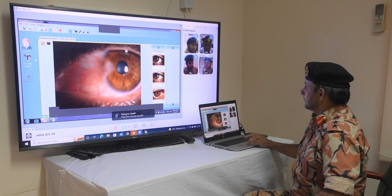 تدشين تقنية التطبيب عن بُعد لعلاج العيون بالمركز الطبي بمدرعات سلطان عُمان