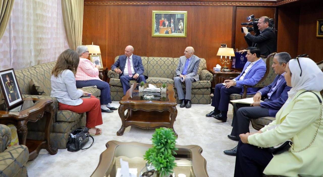 الفايز يؤكد اهمية تعزيز العلاقات الاردنية الكندية