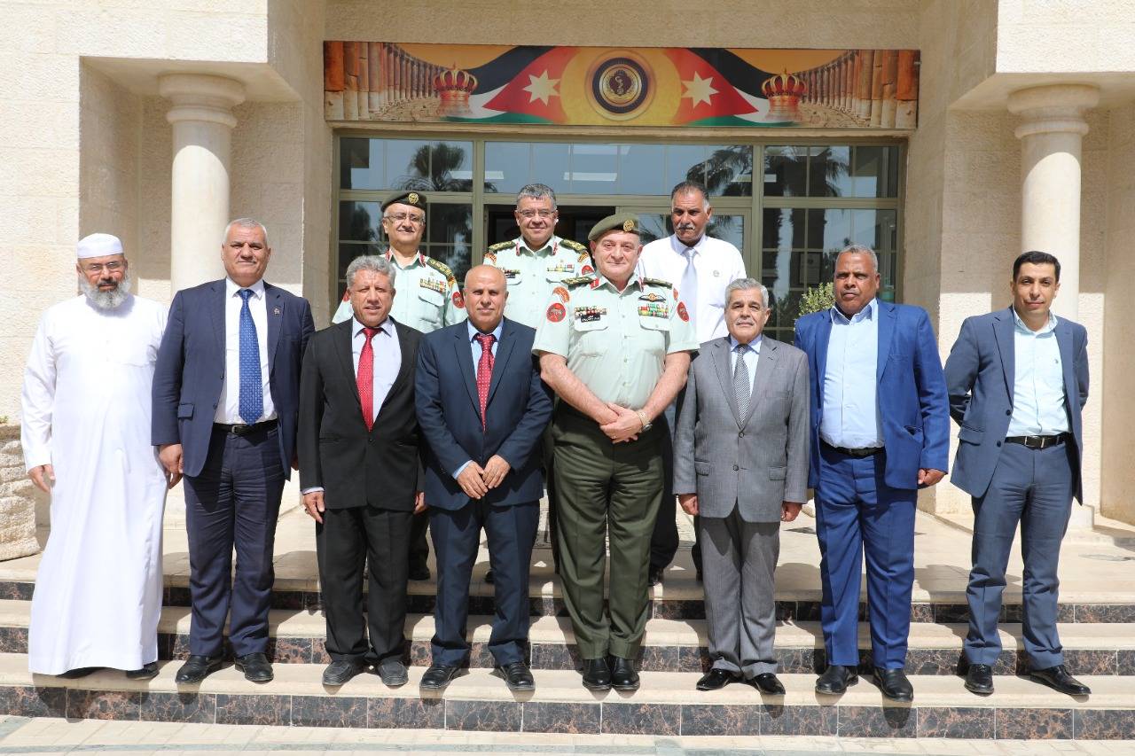 ملتقى متقاعدي جنوب شرق عمان العسكريين يلتقي مدير الخدمات الطبيه زريقات