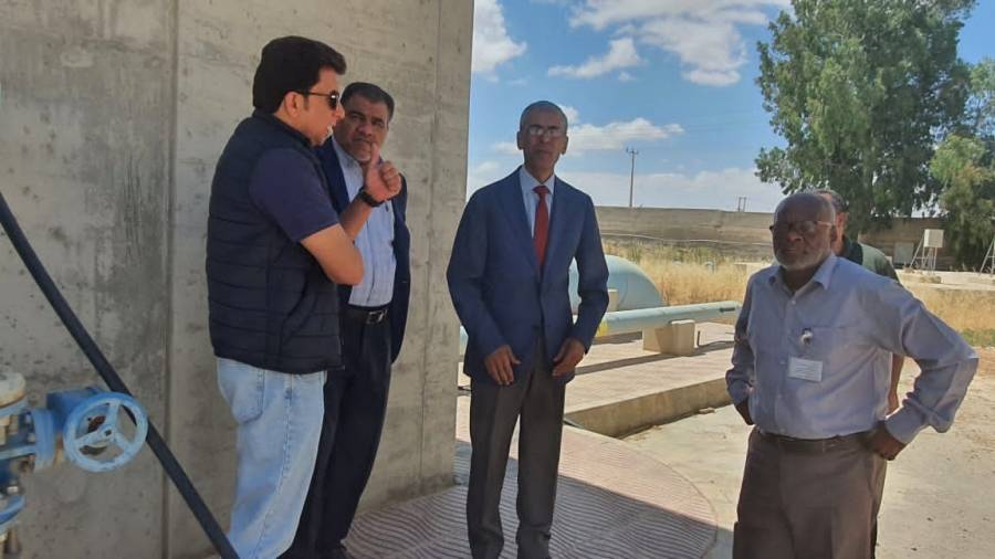 محافظ المفرق سلمان النجادا يتفقد محطة ضخ مياه الزعتري للاطمئنان على الواقع المائي في المحافظة