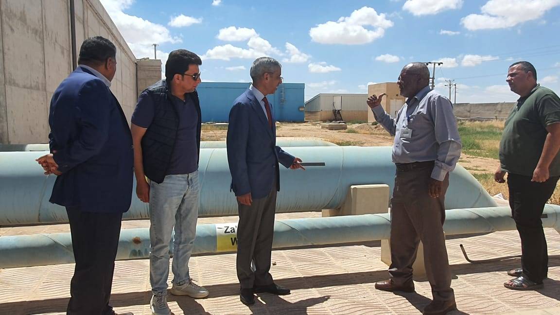 محافظ المفرق سلمان النجادا يتفقد محطة ضخ مياه الزعتري للاطمئنان على الواقع المائي في المحافظة
