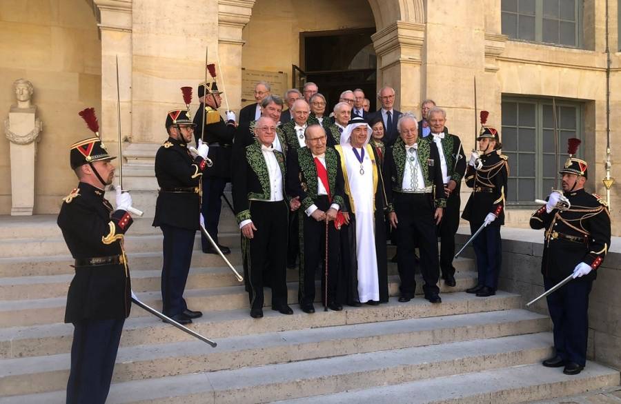 زكي نسيبة أول إماراتي يفوز بعضوية أكاديمية العلوم الأخلاقية والسياسية التابعة للمعهد الفرنسي.