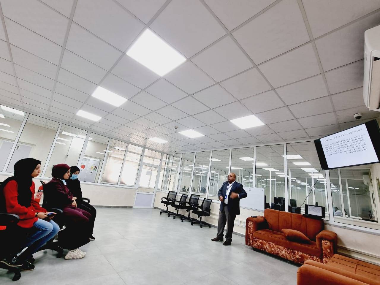 وزارة العمل تنفذ ورش عمل توعوية في المفرق ومادبا والطفيلة 