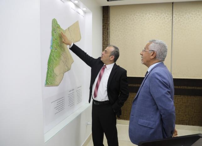 بحث التعاون بين الوطني للبحوث الزراعية وجائزة خليفة للتمور