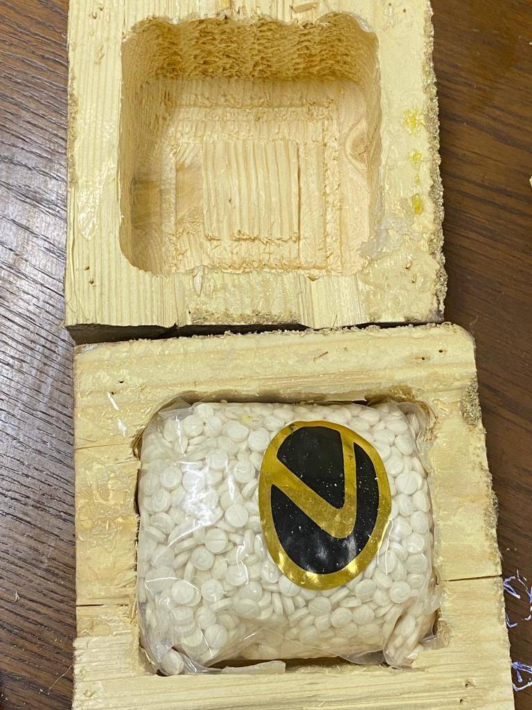 مكافحة المخدرات تواصل مداهمة مروجي ومتاجري المخدرات وتحبط محاولات بيع وتهريب، وتلقي القبض على المتورطين   