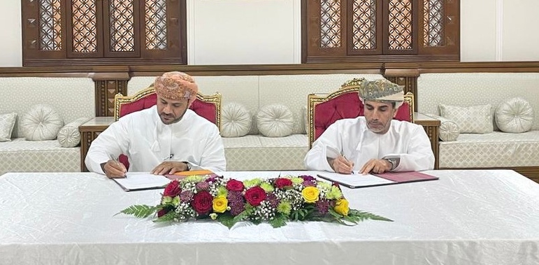 سلطنة عُمان ... توقيع اتفاقية لتشغيل الآبار المساعدة لفلجي البريمي وصعراء