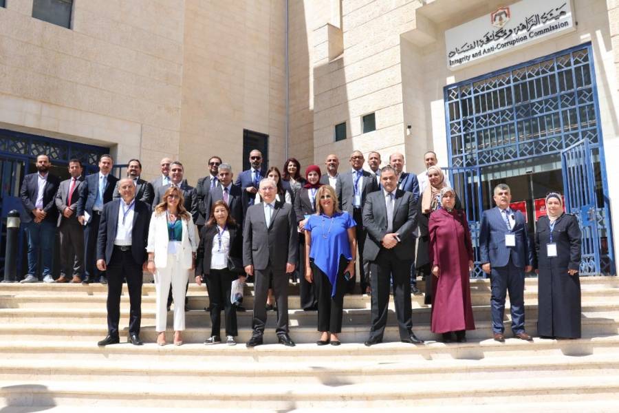 المشاركون بالورشة الإقليمية يزورون النزاهة