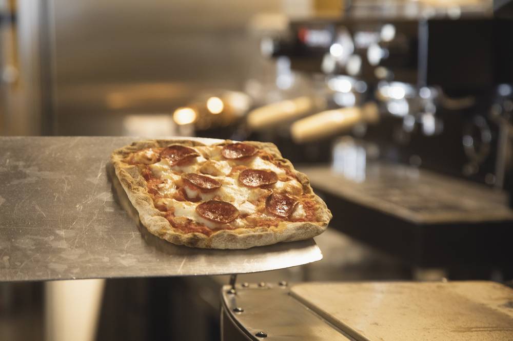 بينزا تدخل عجينتها المميزة في 50 موقعاً من فروغ بيكريا بمحطات إمارات للبترول