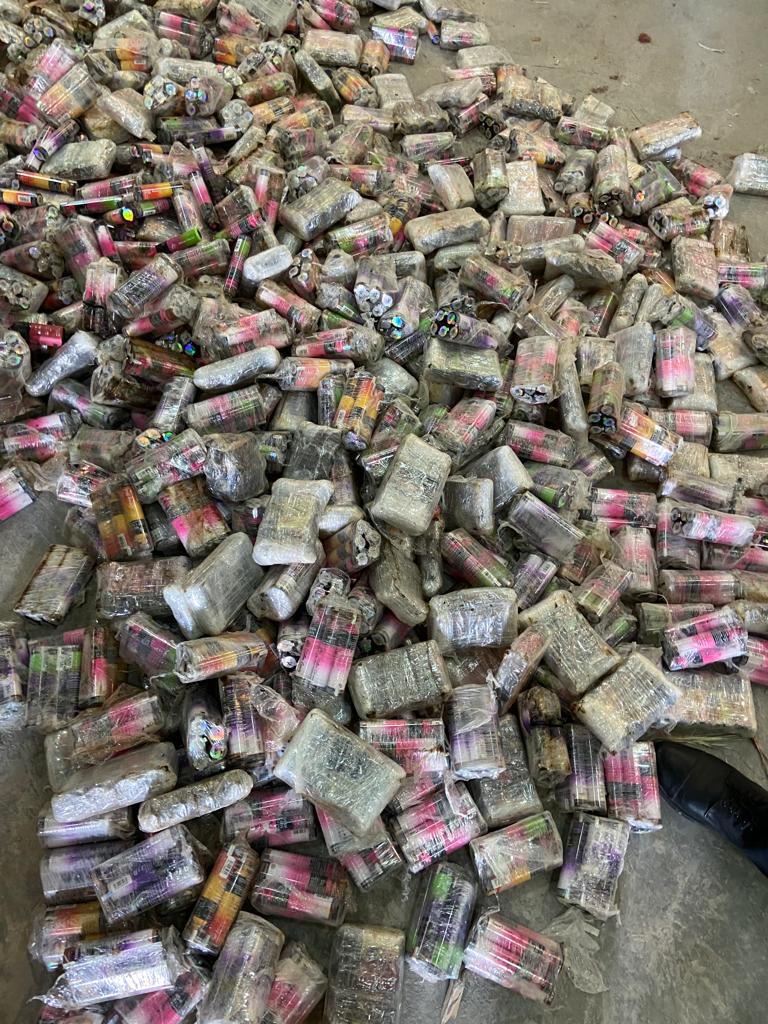 الجمارك الأردنية تحبط تهريب سجائر إلكترونية ولوازمها